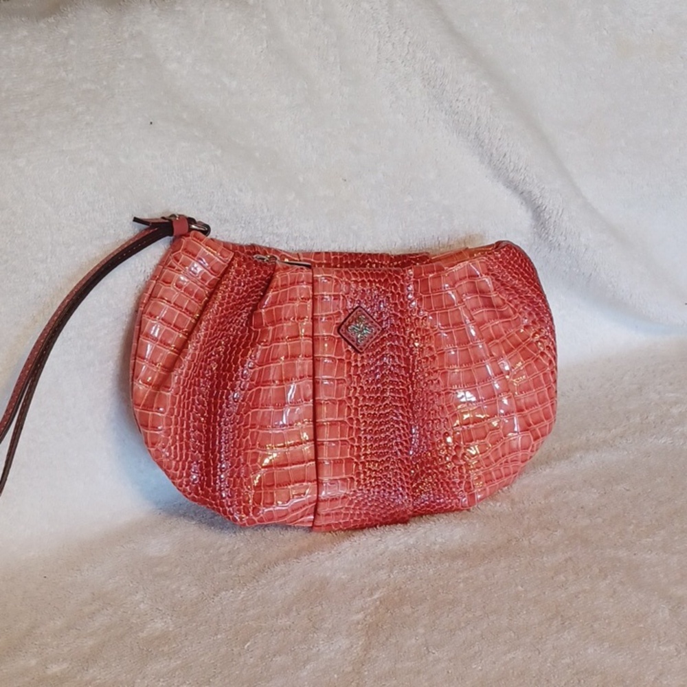 Simply Vera  Vera wang wristlet, Clutch